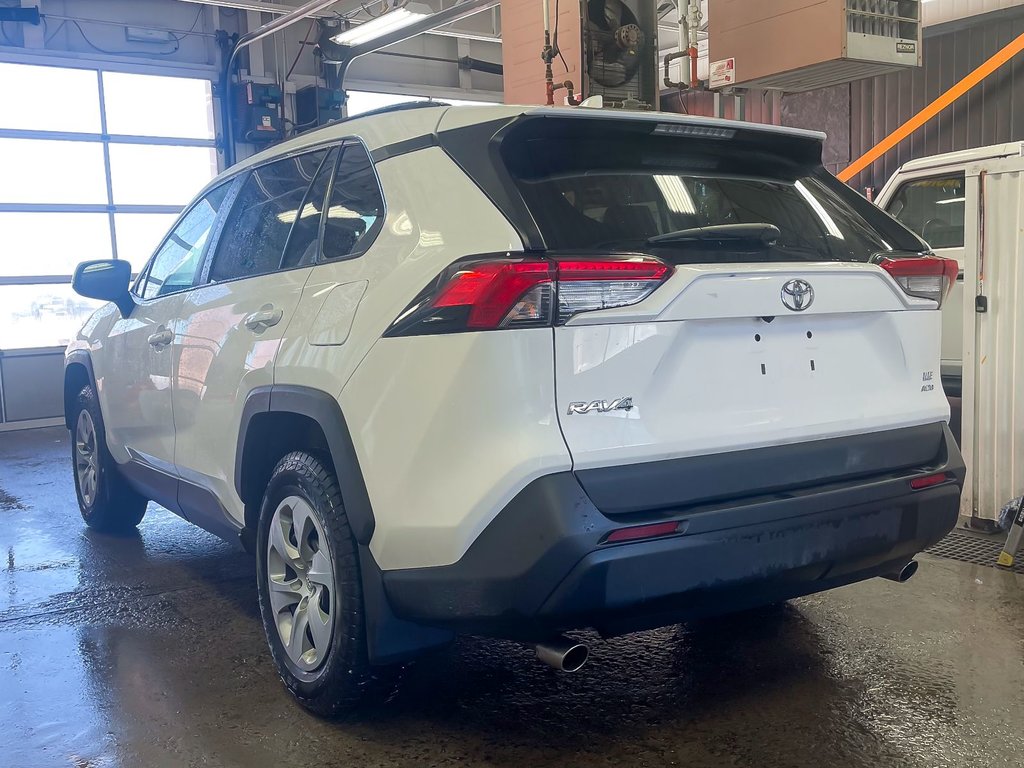 2021 Toyota RAV4 in St-Jérôme, Quebec - 5 - w1024h768px