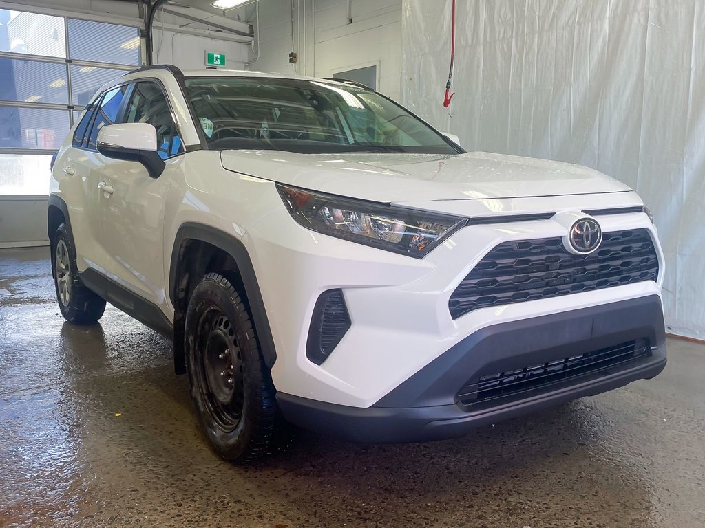 2021 Toyota RAV4 in St-Jérôme, Quebec - 9 - w1024h768px