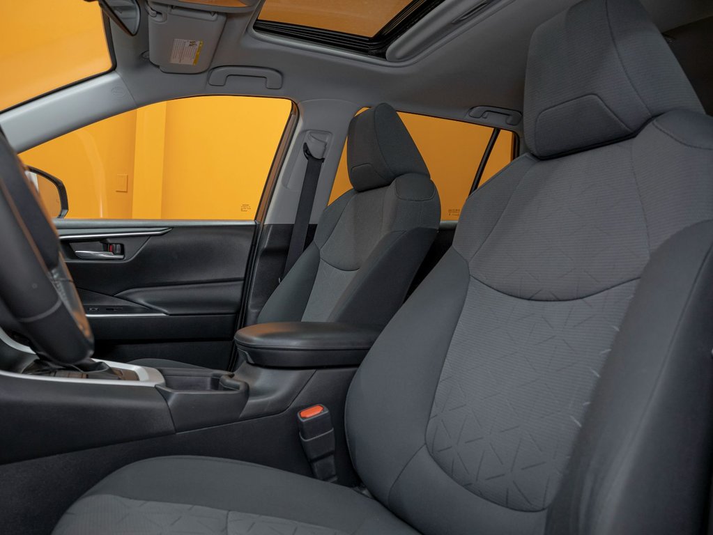 Toyota RAV4  2021 à St-Jérôme, Québec - 11 - w1024h768px