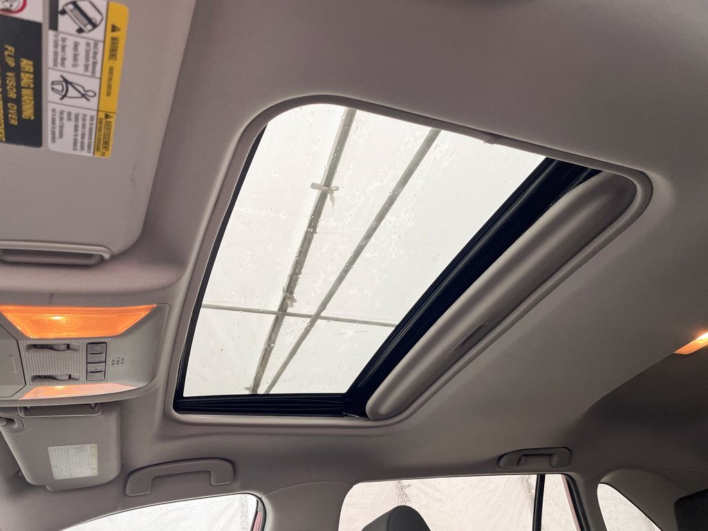 2021 Toyota RAV4 in St-Jérôme, Quebec - 3 - w1024h768px