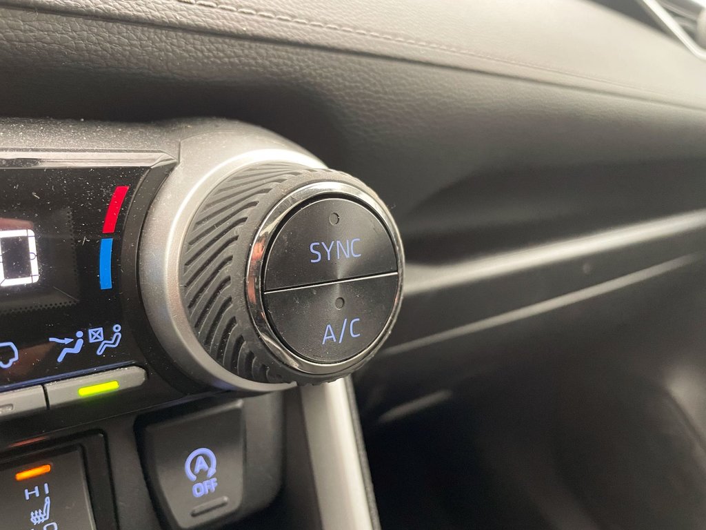 2021 Toyota RAV4 in St-Jérôme, Quebec - 17 - w1024h768px