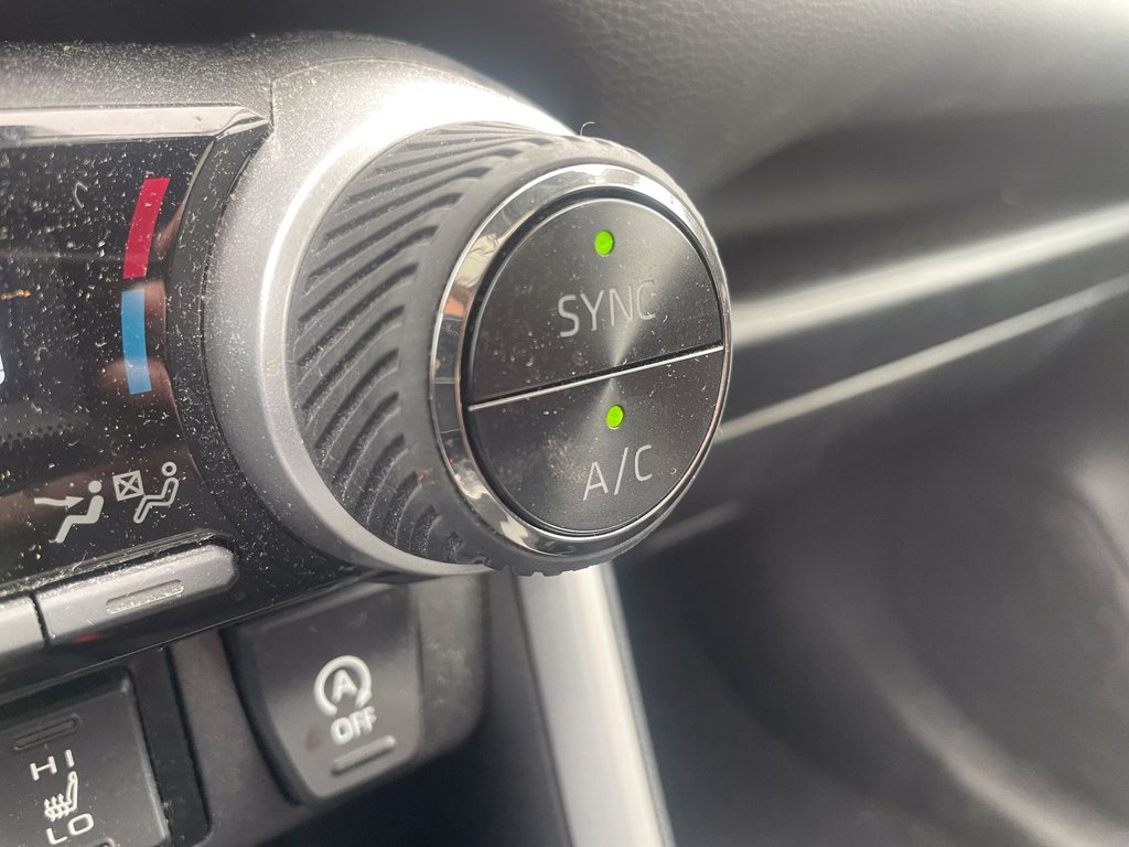 2021 Toyota RAV4 in St-Jérôme, Quebec - 17 - w1024h768px