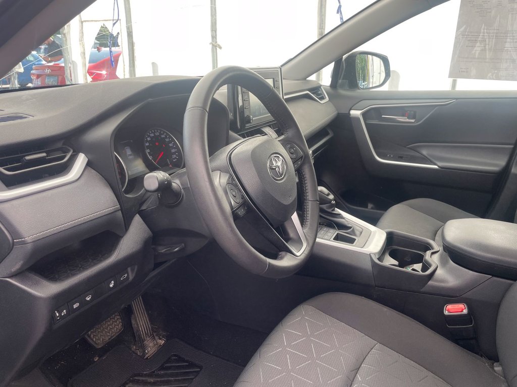 2021 Toyota RAV4 in St-Jérôme, Quebec - 4 - w1024h768px