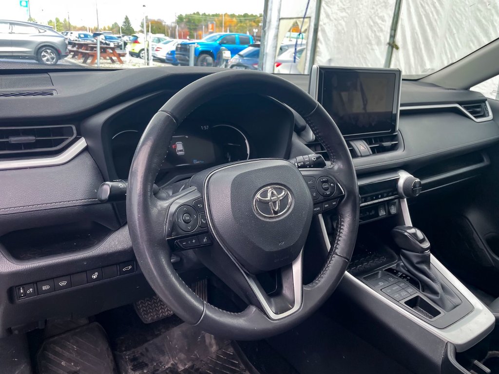 Toyota RAV4  2023 à St-Jérôme, Québec - 4 - w1024h768px