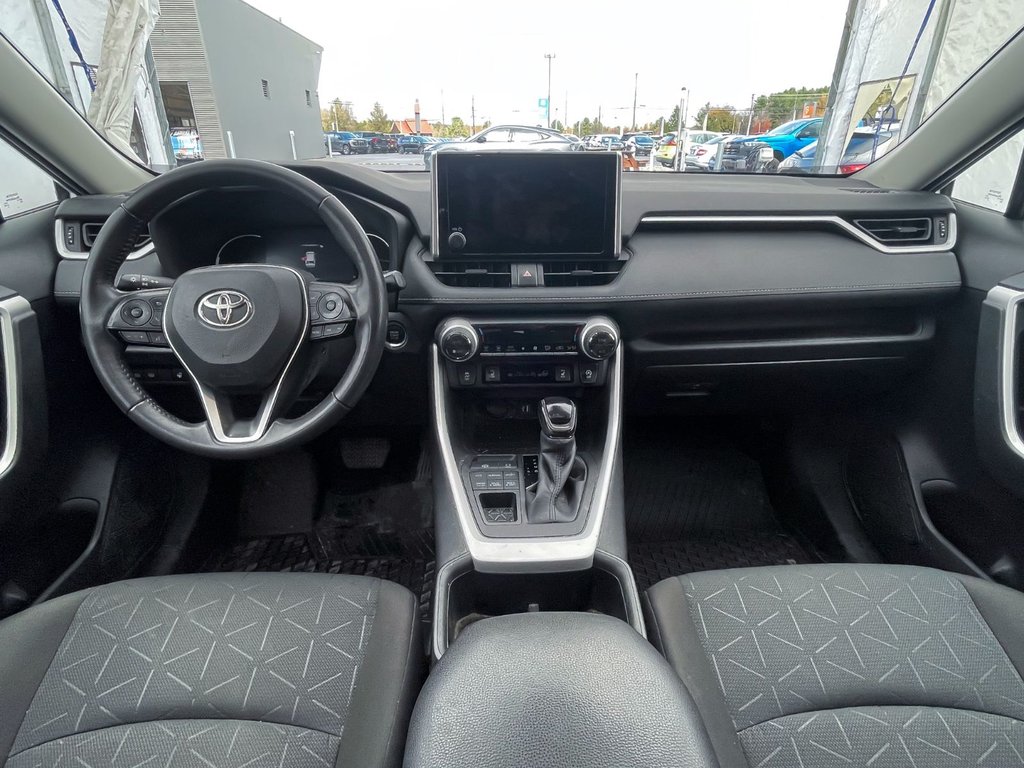 Toyota RAV4  2023 à St-Jérôme, Québec - 12 - w1024h768px