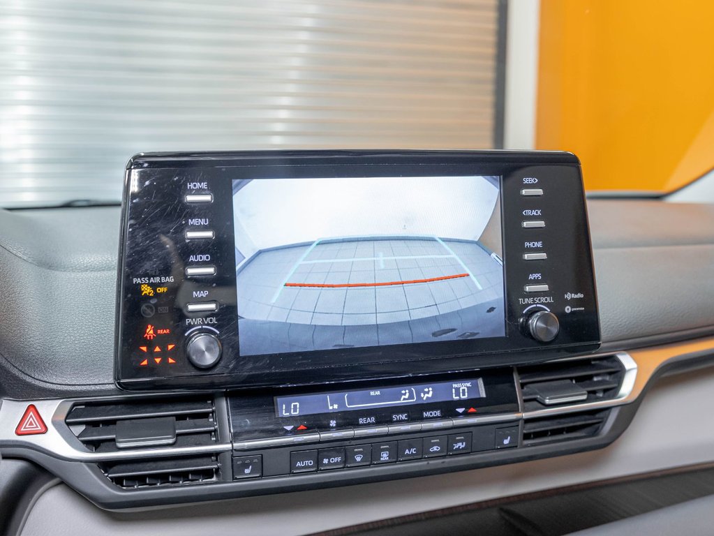2022 Toyota Sienna in St-Jérôme, Quebec - 17 - w1024h768px