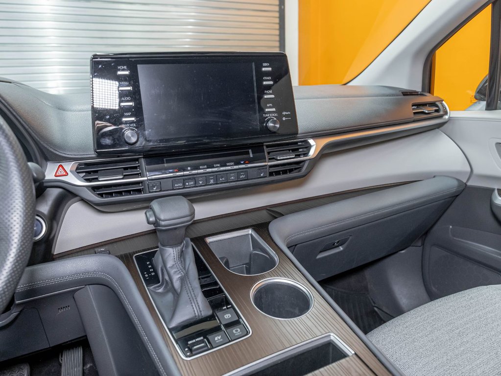2022 Toyota Sienna in St-Jérôme, Quebec - 18 - w1024h768px