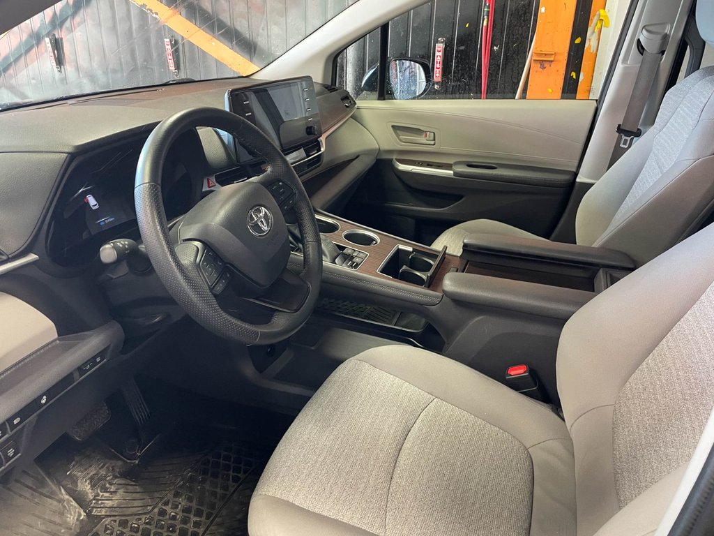 Toyota Sienna  2022 à St-Jérôme, Québec - 3 - w1024h768px