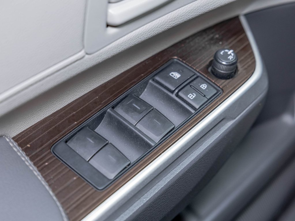 2022 Toyota Sienna in St-Jérôme, Quebec - 25 - w1024h768px