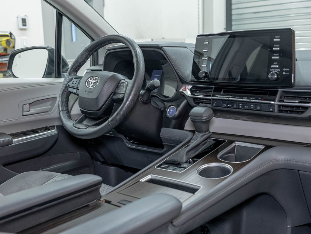 2022 Toyota Sienna in St-Jérôme, Quebec - 27 - w1024h768px
