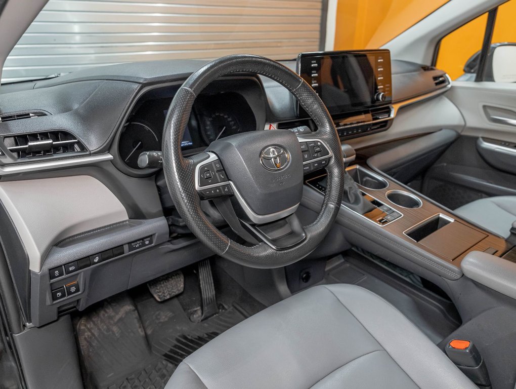 Toyota Sienna  2023 à St-Jérôme, Québec - 2 - w1024h768px