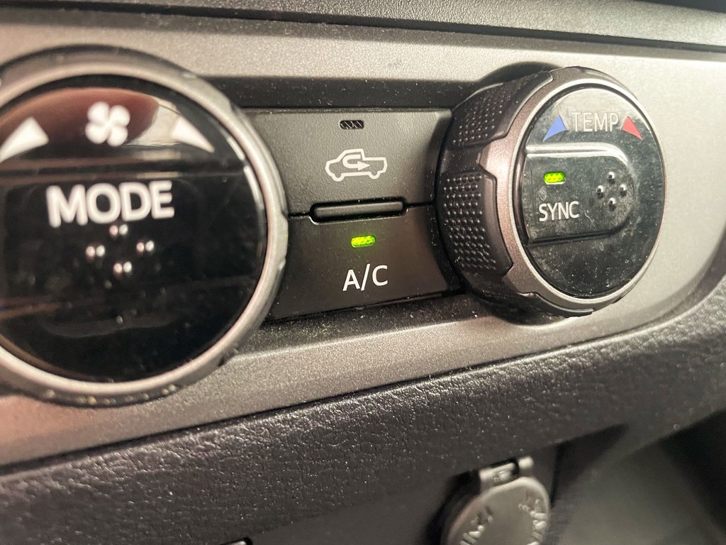 2017 Toyota Tacoma in St-Jérôme, Quebec - 11 - w1024h768px