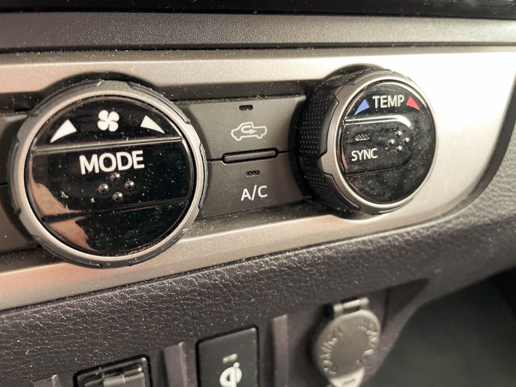 2017 Toyota Tacoma in St-Jérôme, Quebec - 16 - w1024h768px
