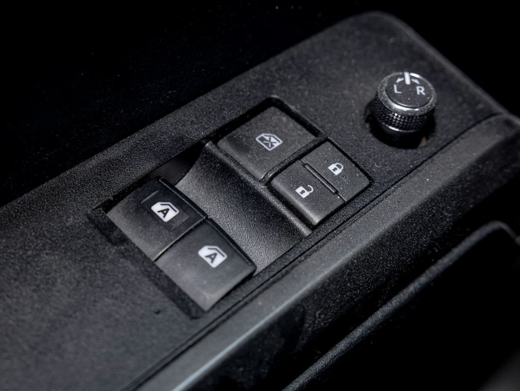 2018 Toyota Tacoma in St-Jérôme, Quebec - 28 - w1024h768px