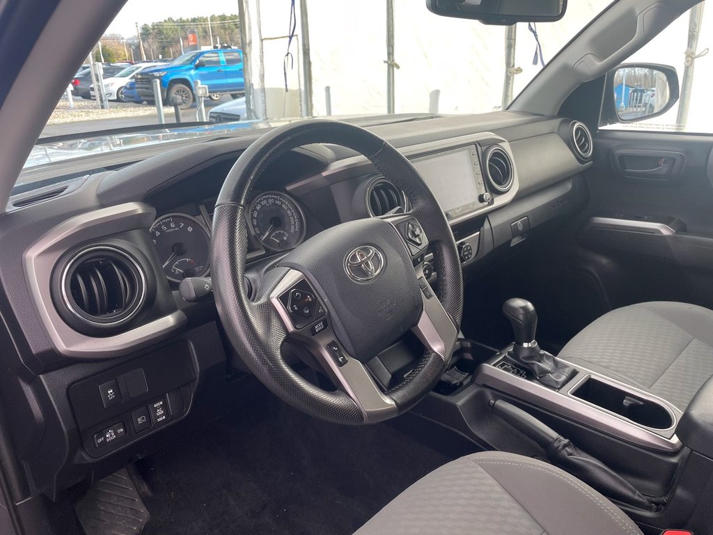 2020 Toyota Tacoma in St-Jérôme, Quebec - 3 - w1024h768px