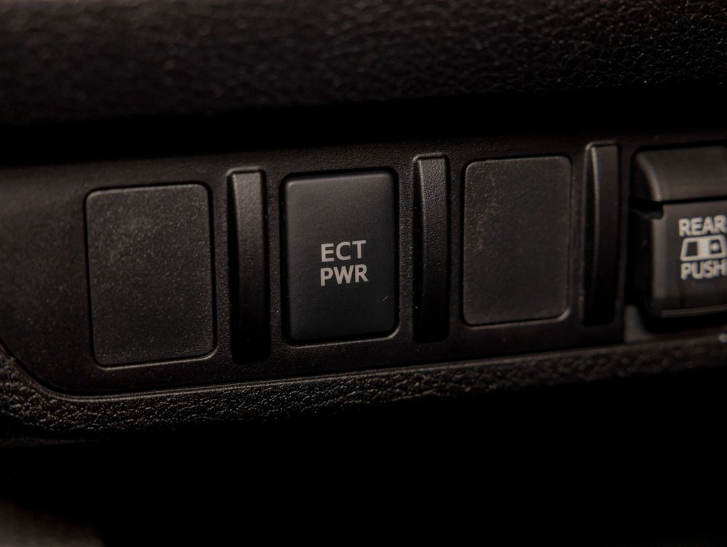 2023 Toyota Tacoma in St-Jérôme, Quebec - 26 - w1024h768px