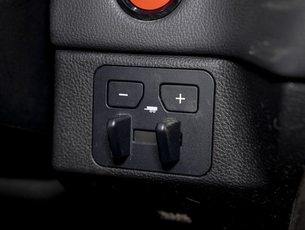 2025 Toyota Tundra in St-Jérôme, Quebec - 28 - w1024h768px