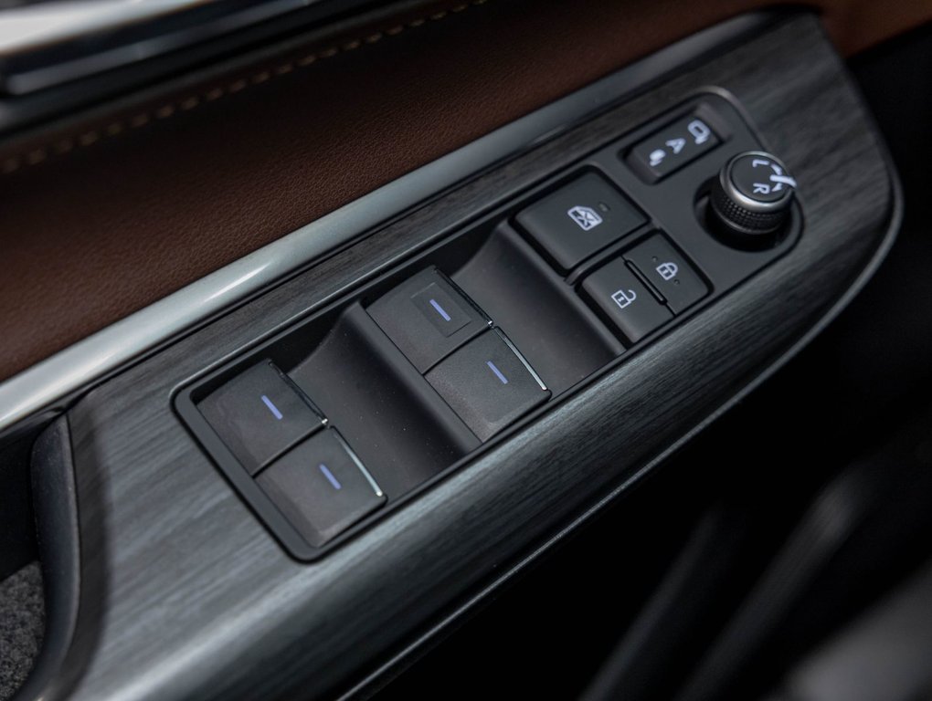 2022 Toyota Venza in St-Jérôme, Quebec - 26 - w1024h768px