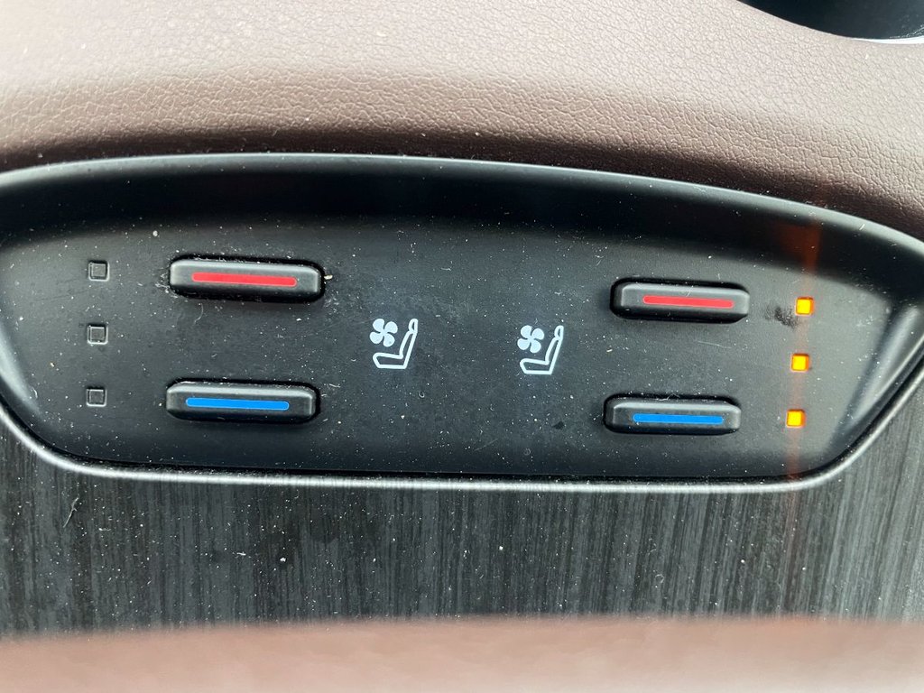 Toyota Venza  2022 à St-Jérôme, Québec - 12 - w1024h768px