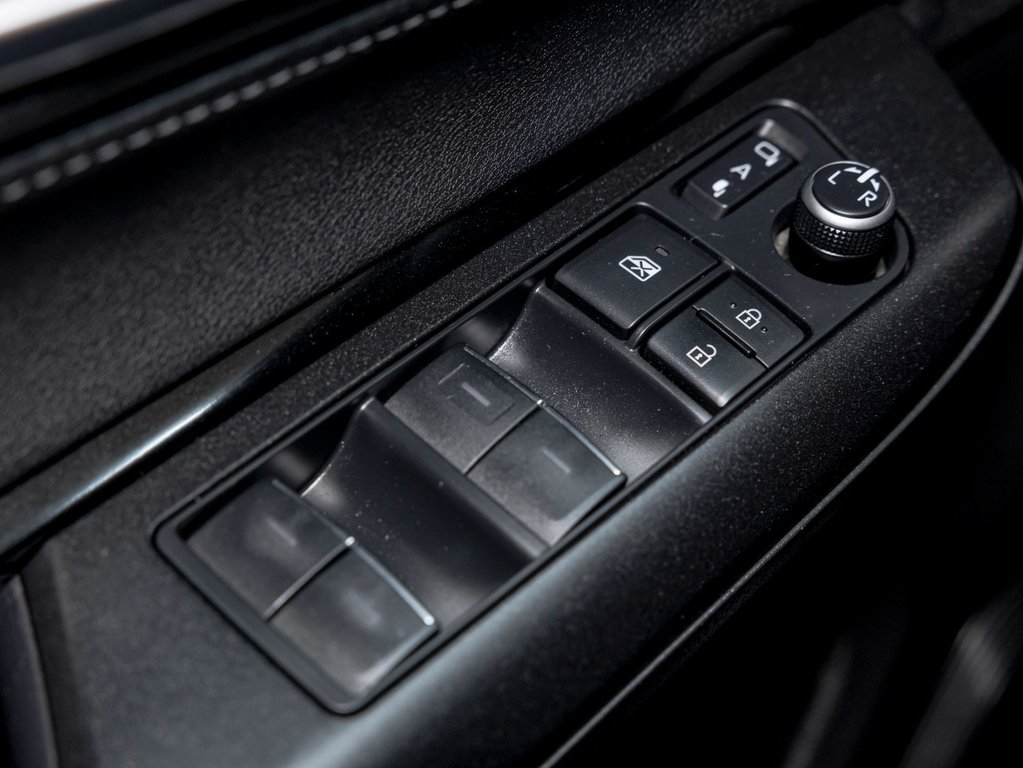 2022 Toyota Venza in St-Jérôme, Quebec - 26 - w1024h768px