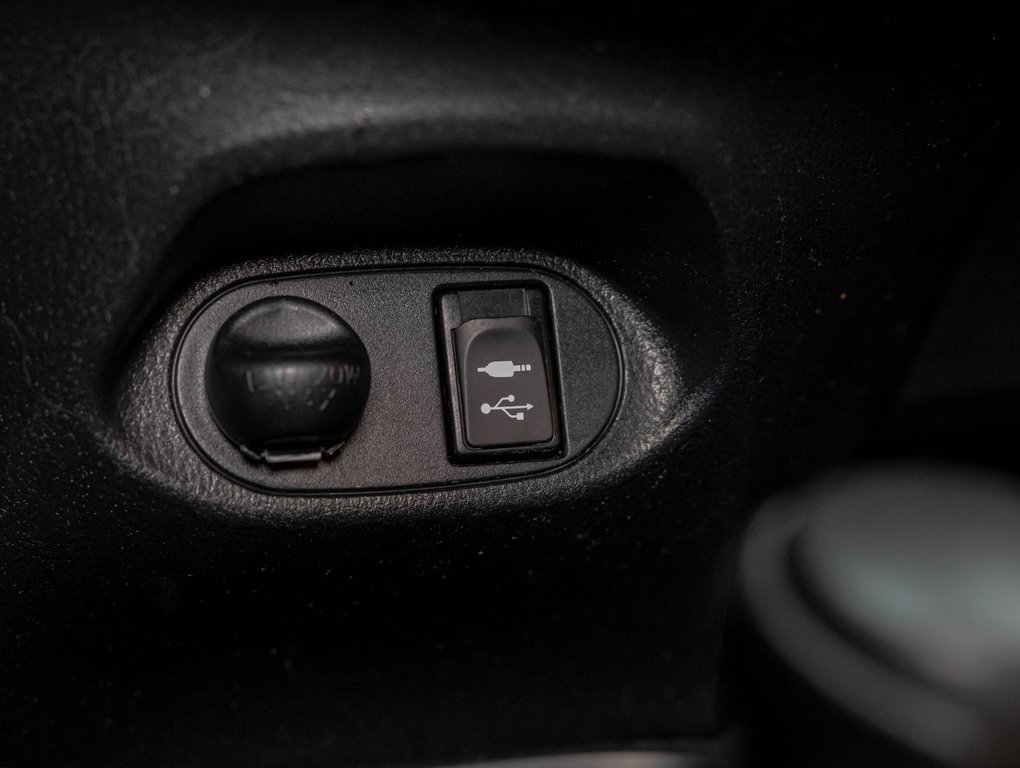 2015 Toyota Yaris in St-Jérôme, Quebec - 16 - w1024h768px