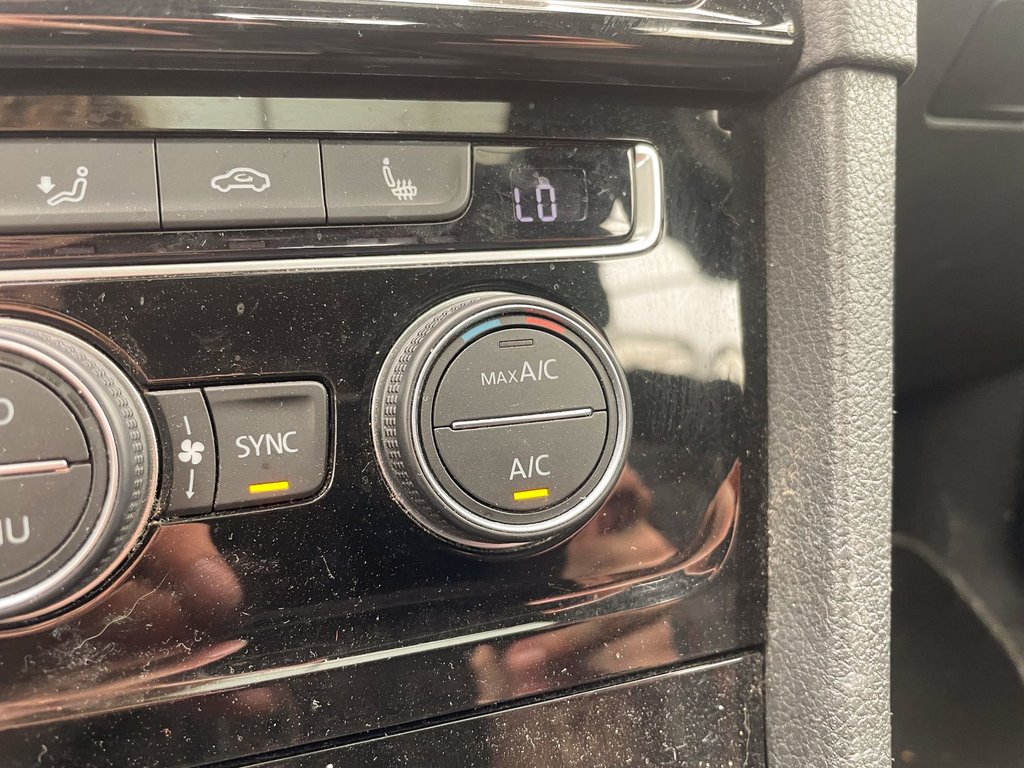 2019 Volkswagen Golf GTI in St-Jérôme, Quebec - 16 - w1024h768px