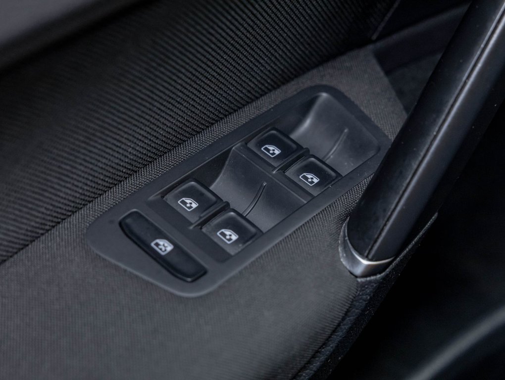 Volkswagen Golf GTI  2020 à St-Jérôme, Québec - 24 - w1024h768px