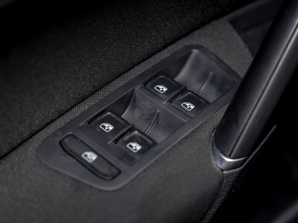 Volkswagen Golf  2017 à St-Jérôme, Québec - 21 - w1024h768px