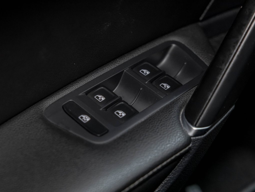 2018 Volkswagen Golf in St-Jérôme, Quebec - 23 - w1024h768px