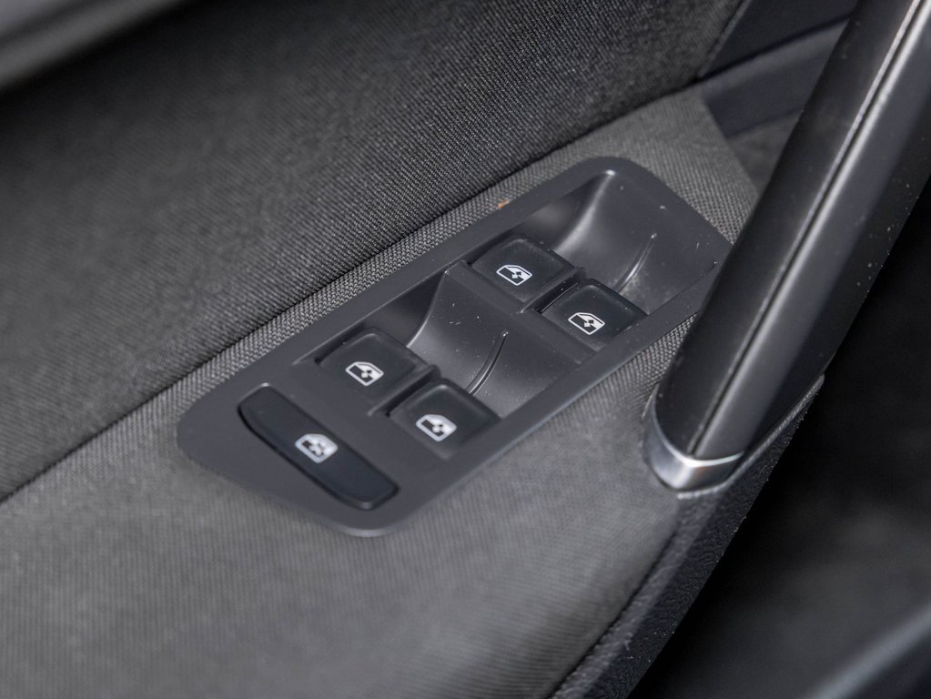 Volkswagen Golf  2020 à St-Jérôme, Québec - 22 - w1024h768px