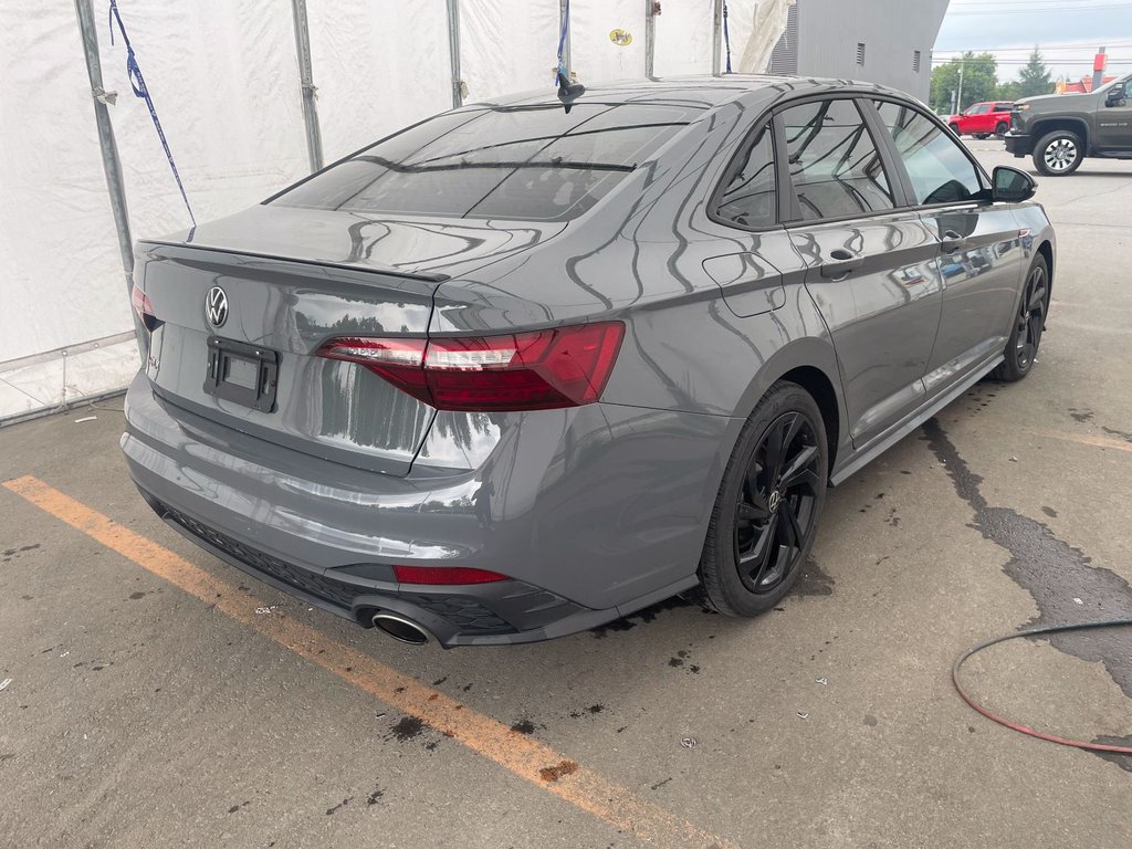 Volkswagen Jetta GLI  2023 à St-Jérôme, Québec - 10 - w1024h768px