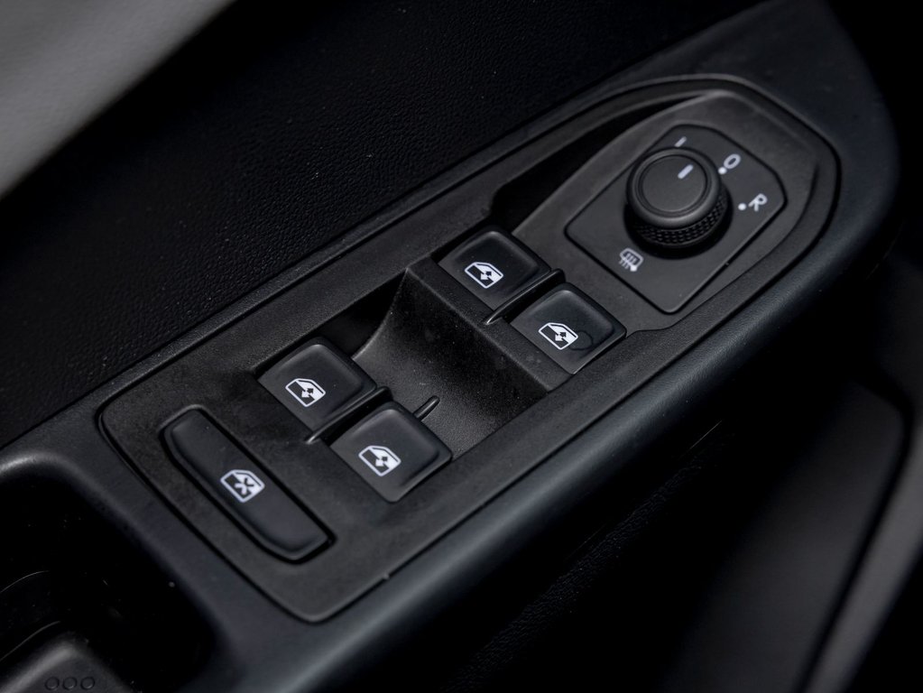 Volkswagen Taos  2024 à St-Jérôme, Québec - 25 - w1024h768px