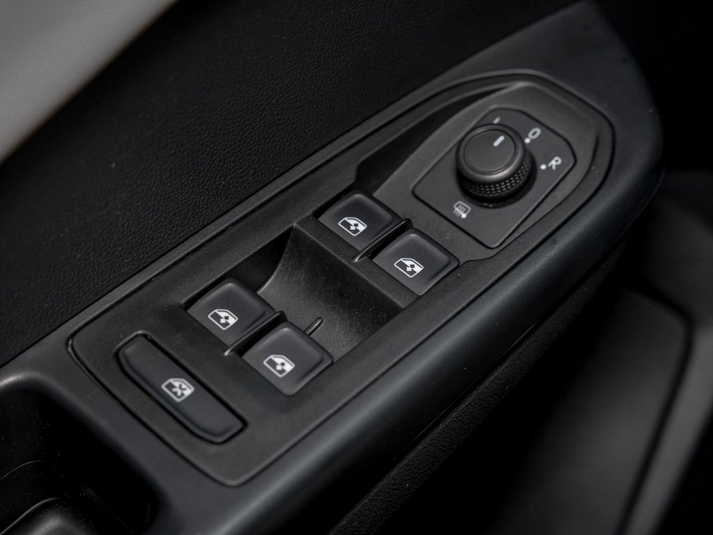 Volkswagen Taos  2024 à St-Jérôme, Québec - 23 - w1024h768px