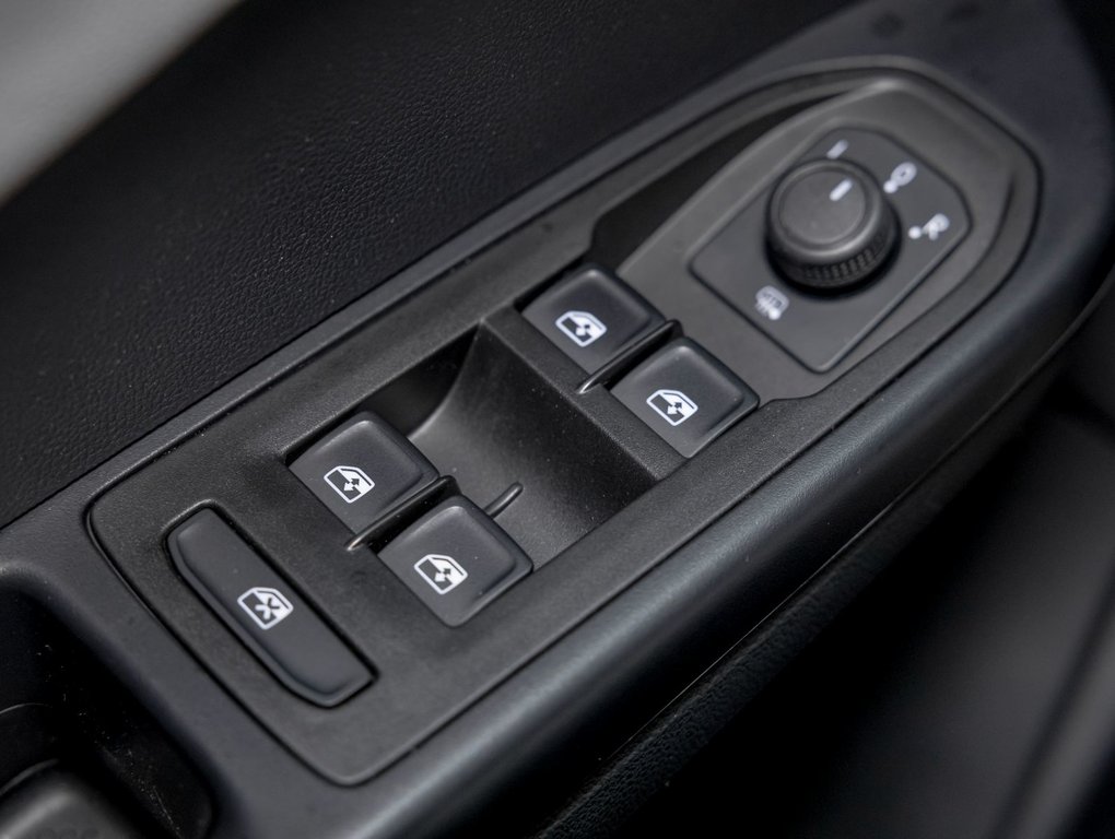 Volkswagen Taos  2024 à St-Jérôme, Québec - 24 - w1024h768px