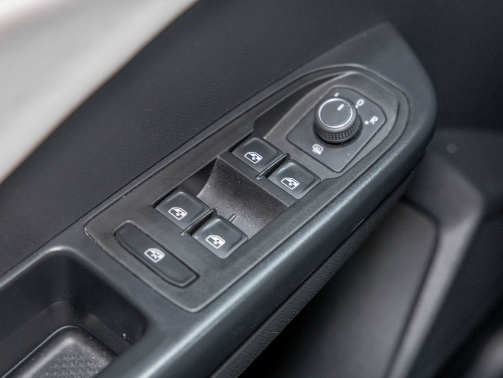 Volkswagen Taos  2025 à St-Jérôme, Québec - 23 - w1024h768px
