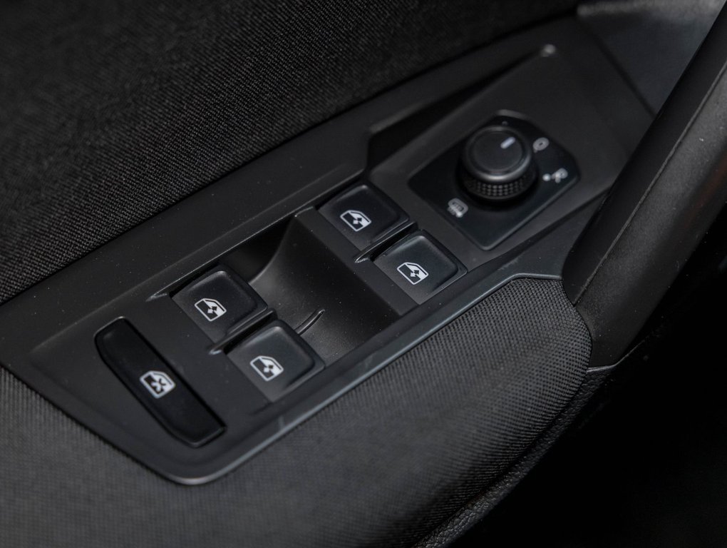 2021 Volkswagen Tiguan in St-Jérôme, Quebec - 23 - w1024h768px