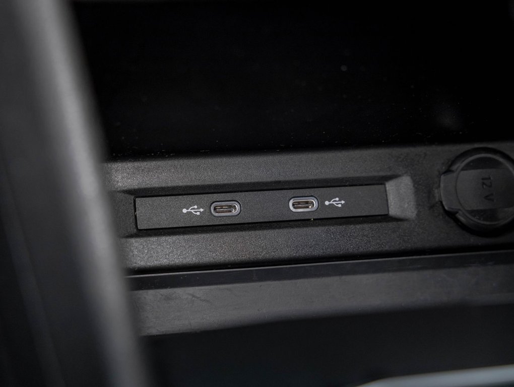 2021 Volkswagen Tiguan in St-Jérôme, Quebec - 21 - w1024h768px