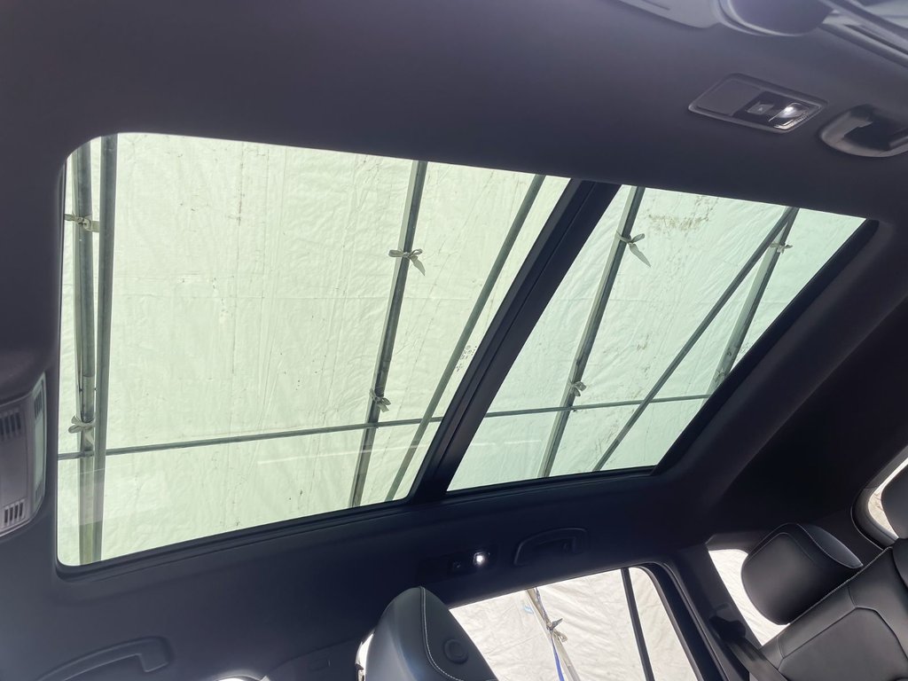 2021 Volkswagen Tiguan in St-Jérôme, Quebec - 3 - w1024h768px