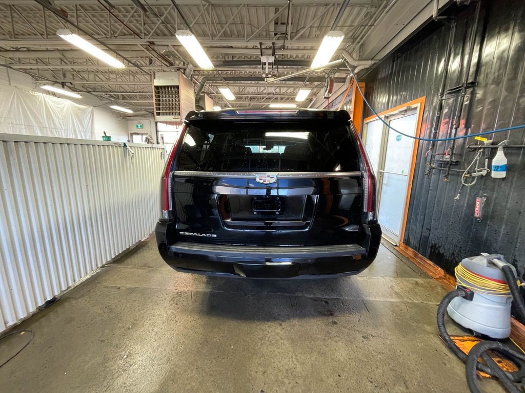 2020 Cadillac Escalade ESV in St-Jérôme, Quebec - 9 - w1024h768px