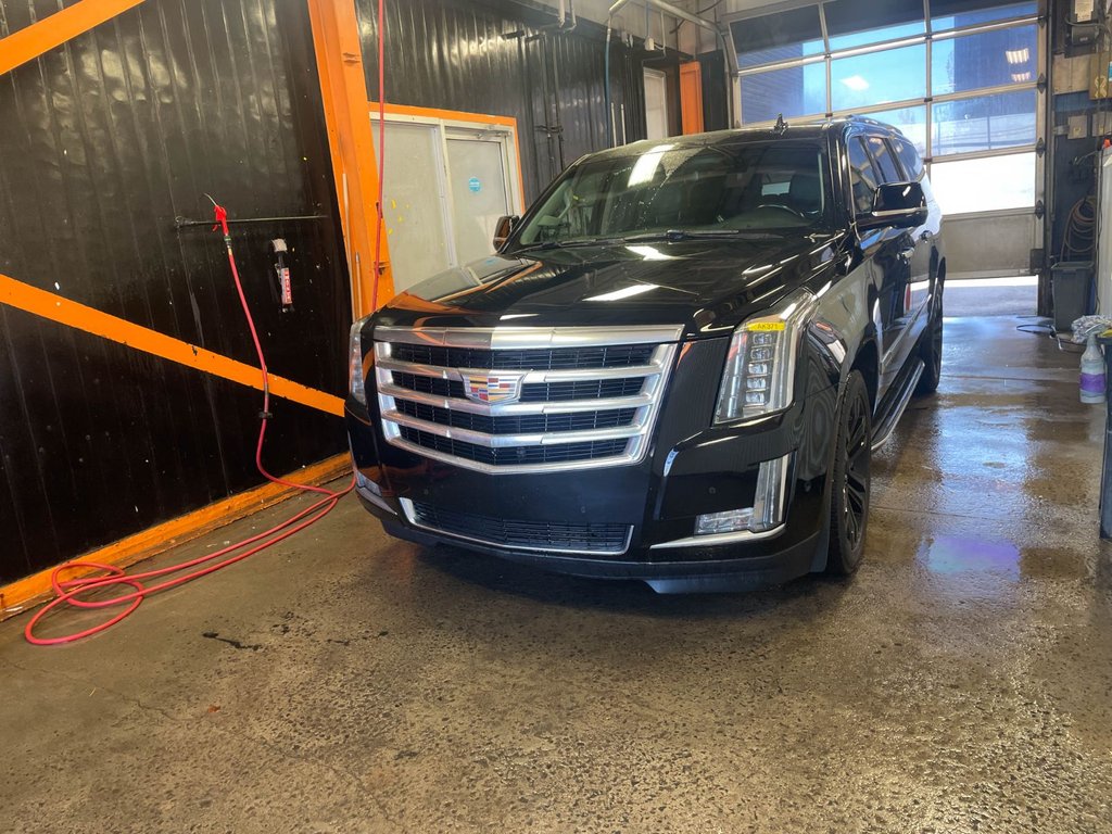 2020 Cadillac Escalade ESV in St-Jérôme, Quebec - 1 - w1024h768px