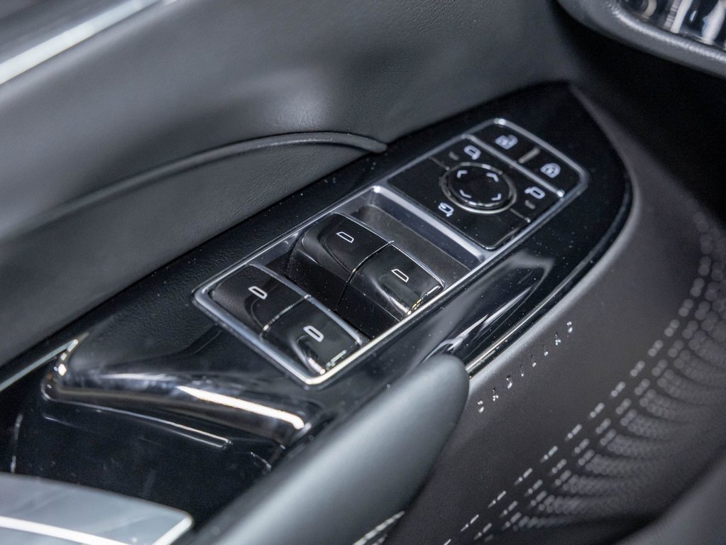 2024 Cadillac LYRIQ in St-Jérôme, Quebec - 25 - w1024h768px