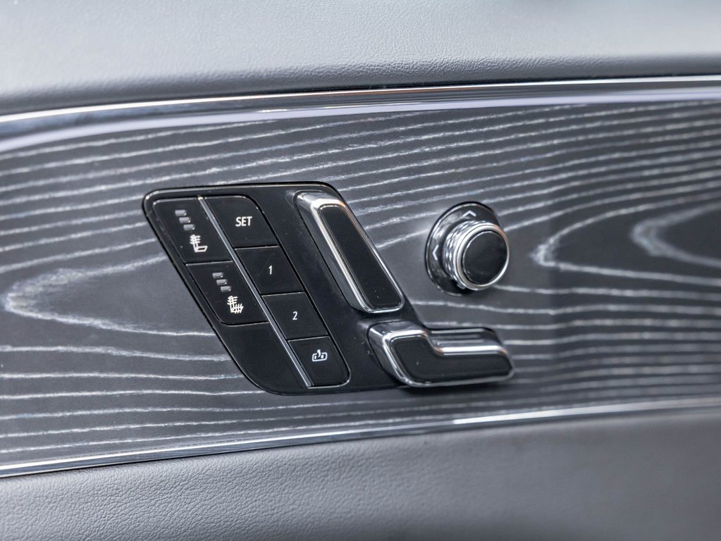 2024 Cadillac LYRIQ in St-Jérôme, Quebec - 24 - w1024h768px