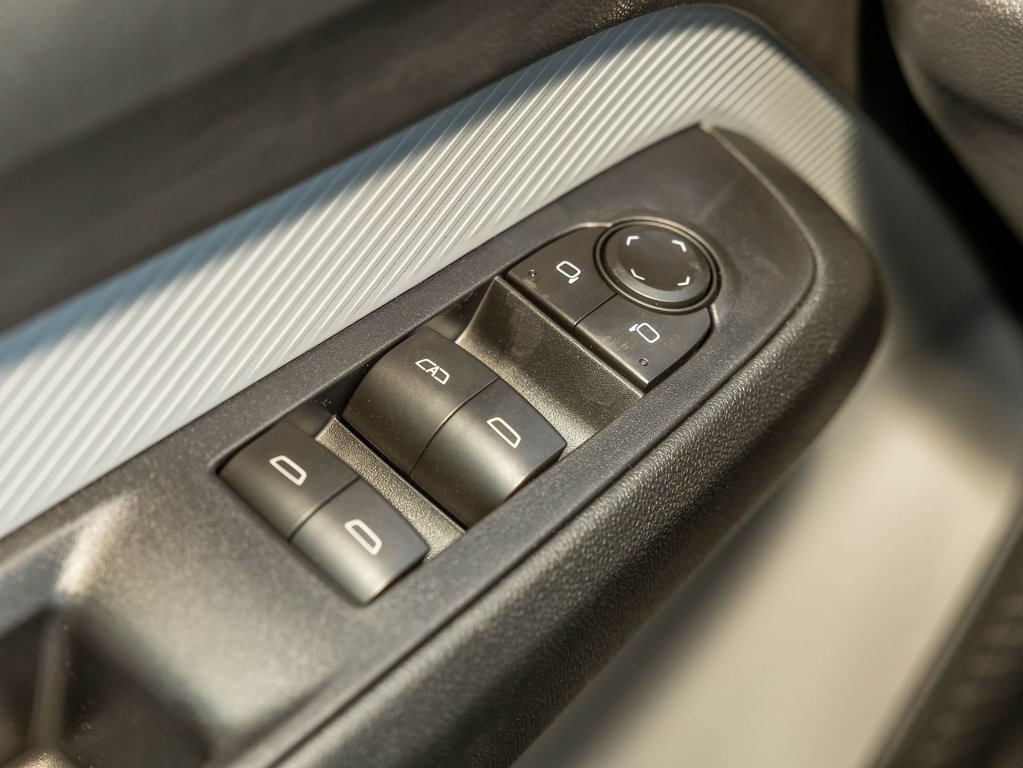 2027 Chevrolet Bolt in St-Jérôme, Quebec - 27 - w1024h768px