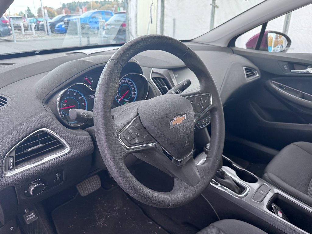 Chevrolet Cruze  2017 à St-Jérôme, Québec - 3 - w1024h768px