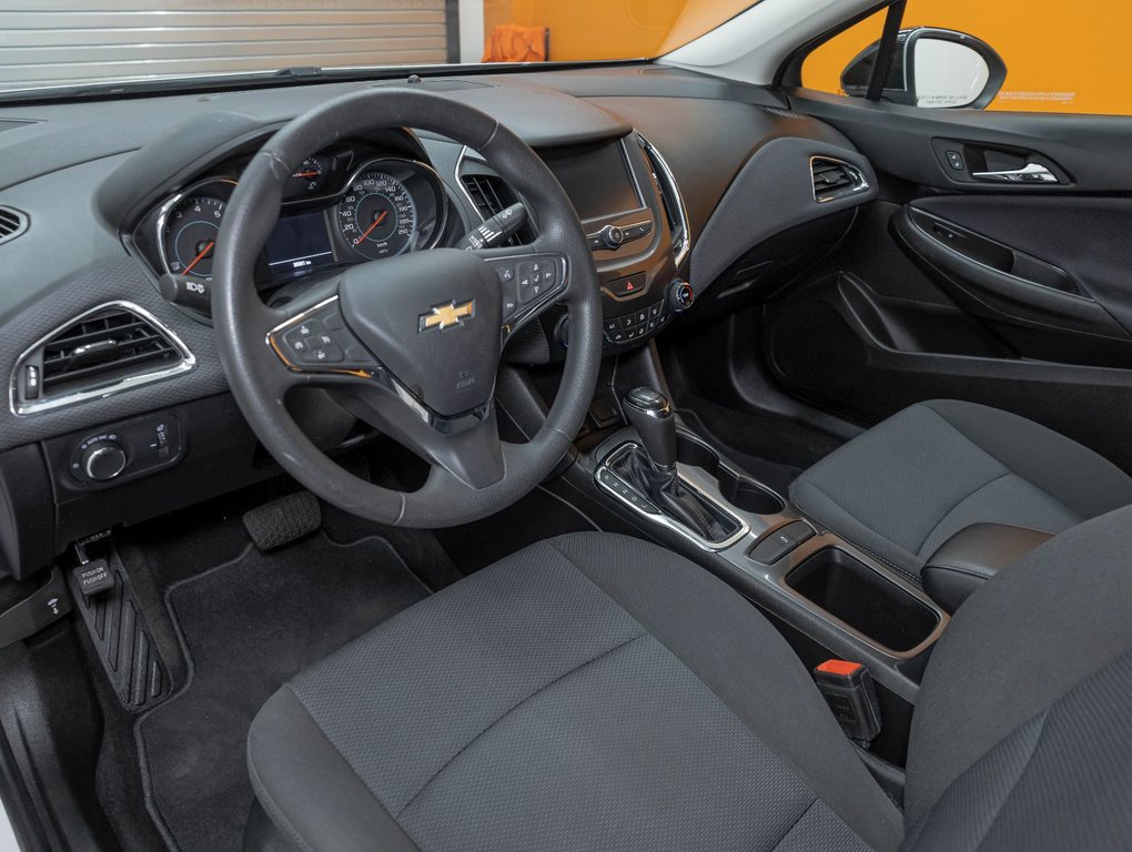 Chevrolet Cruze  2018 à St-Jérôme, Québec - 2 - w1024h768px