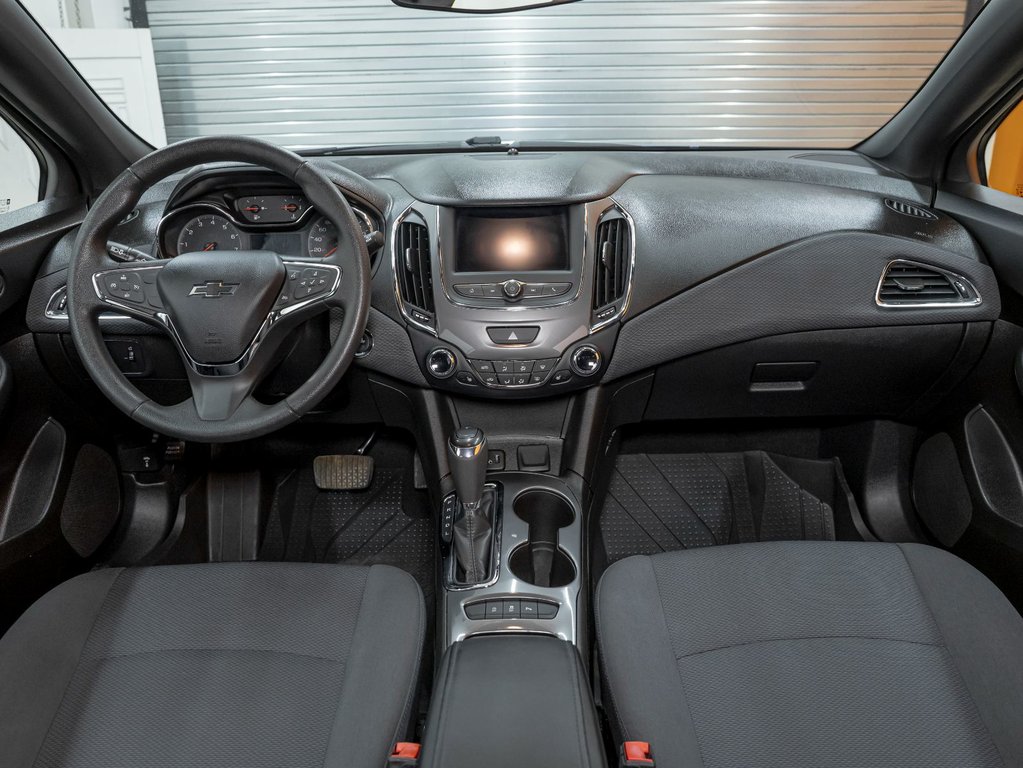 2019 Chevrolet Cruze in St-Jérôme, Quebec - 10 - w1024h768px
