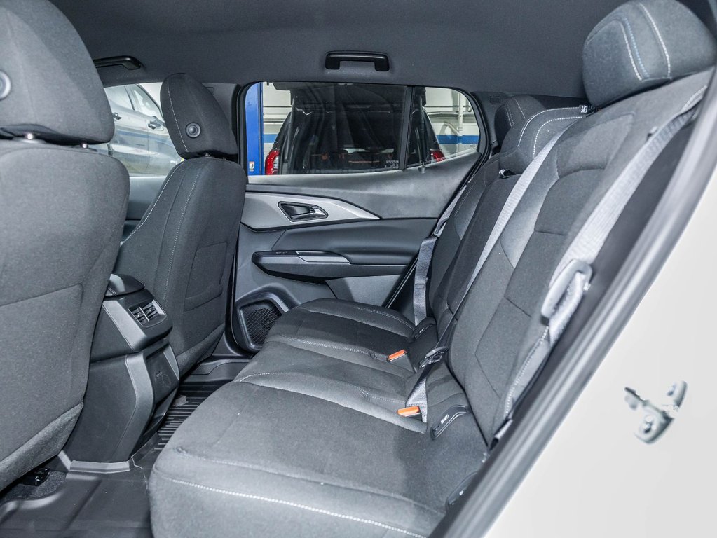 2027 Chevrolet Equinox EV in St-Jérôme, Quebec - 27 - w1024h768px
