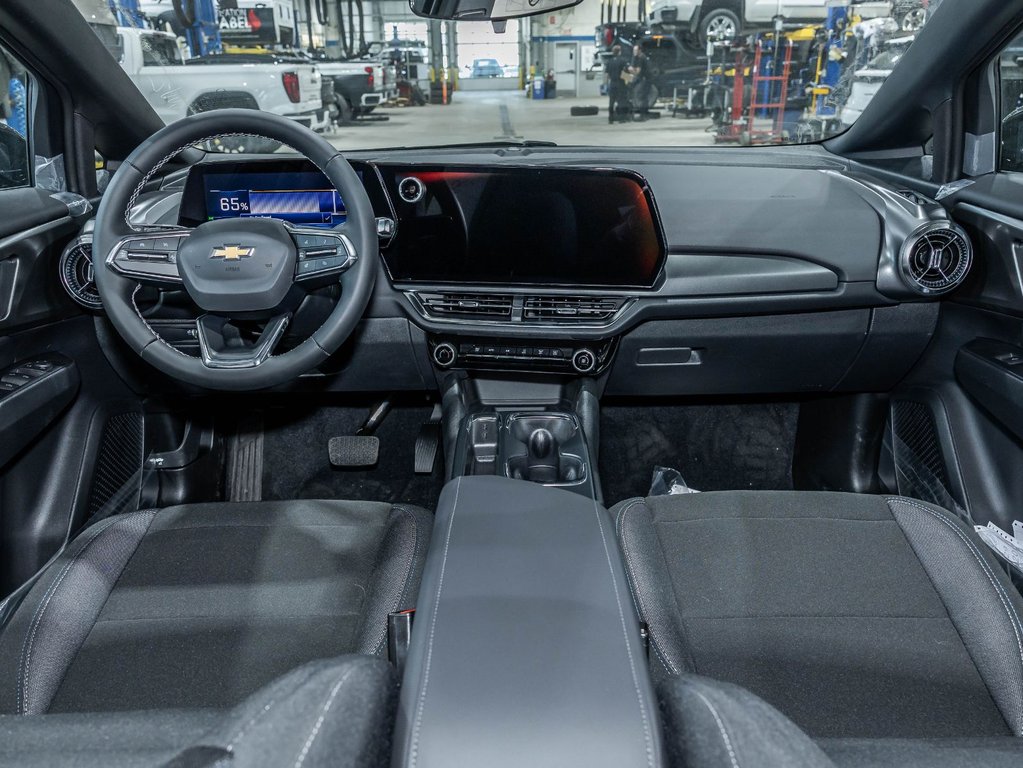 2027 Chevrolet Equinox EV in St-Jérôme, Quebec - 5 - w1024h768px