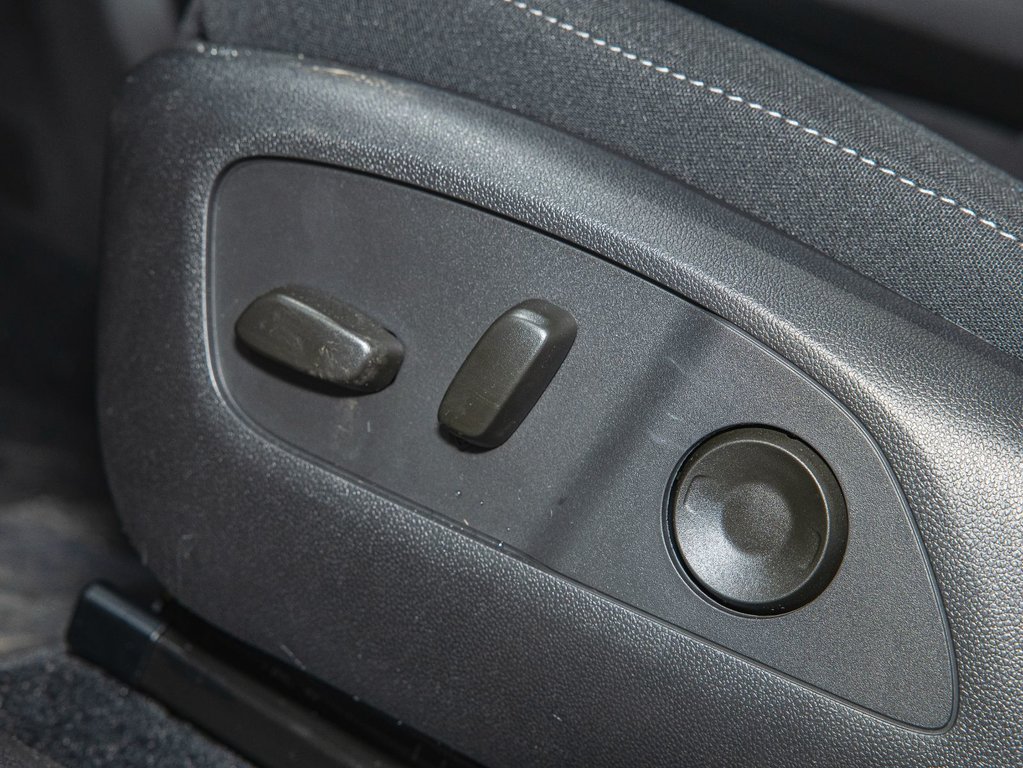 2025 Chevrolet Equinox EV in St-Jérôme, Quebec - 23 - w1024h768px