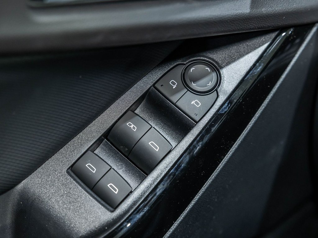 2027 Chevrolet Equinox in St-Jérôme, Quebec - 25 - w1024h768px